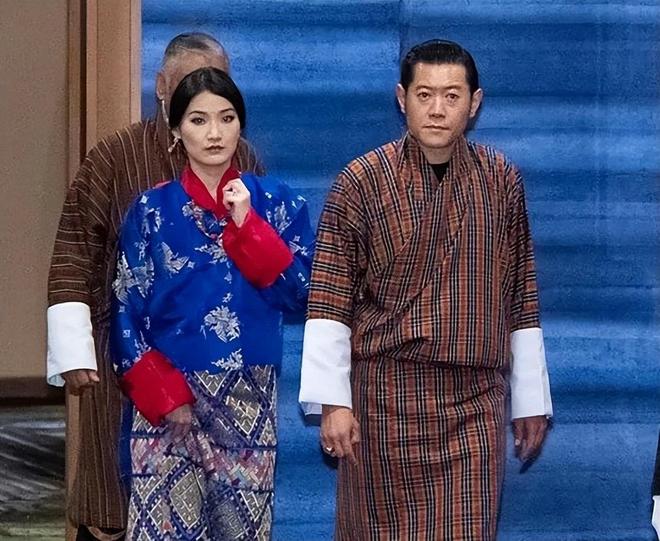 家国王一家5口幸福美满王后美如冰山雪莲米乐体育M6直播平台不丹：亚洲最穷的国(图18)